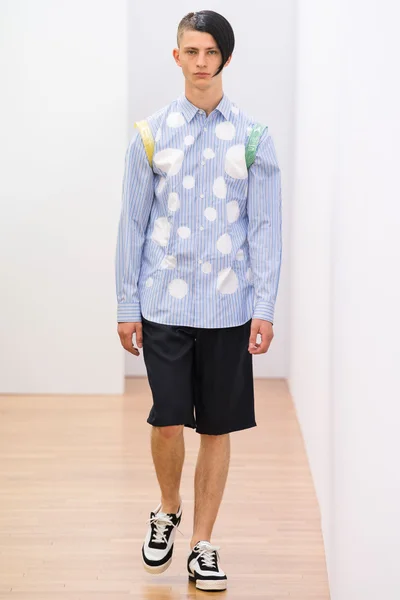 Look 27